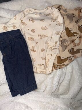 Old Navy Cream and Brown Animal Print Baby Matching Set with Navy Pants